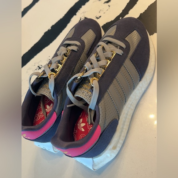 ADIDAS *RETROPY E5* ULTRABOOST WOMENS 9 PINK NAVY TENNIS SHOES RUNNING - Picture 2 of 6